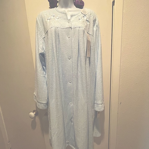 Miss Elaine Night Gown/Matching Robe - Picture 9 of 15